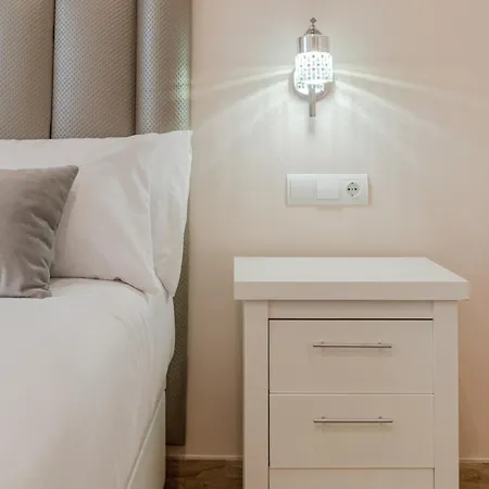 Isg Jose De Velilla Centro Parking Appartement *